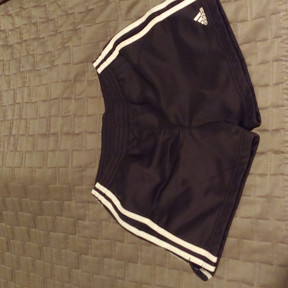 Like new adida shorrs